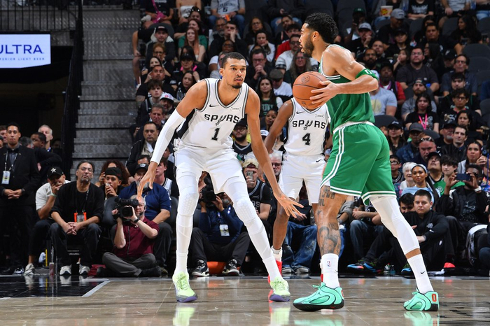 世界杯官方正版-NBA｜双杀凯尔特人，马刺是雷霆面前的“最强挑战者”吗|塔图姆|文班亚马|洛杉矶快船队|俄克拉荷马雷霆队|底特律活塞队_新浪体育_新浪新闻