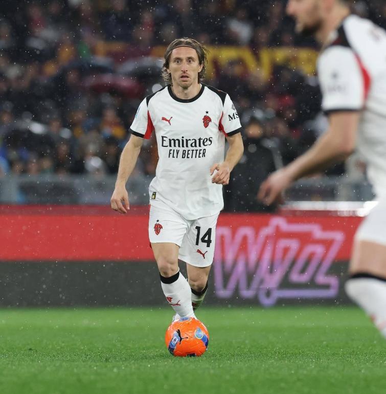 世界杯手机观看-莫德里奇被啃老贡献绝杀，AC米兰2-1升班马，静待尤文阻击国米