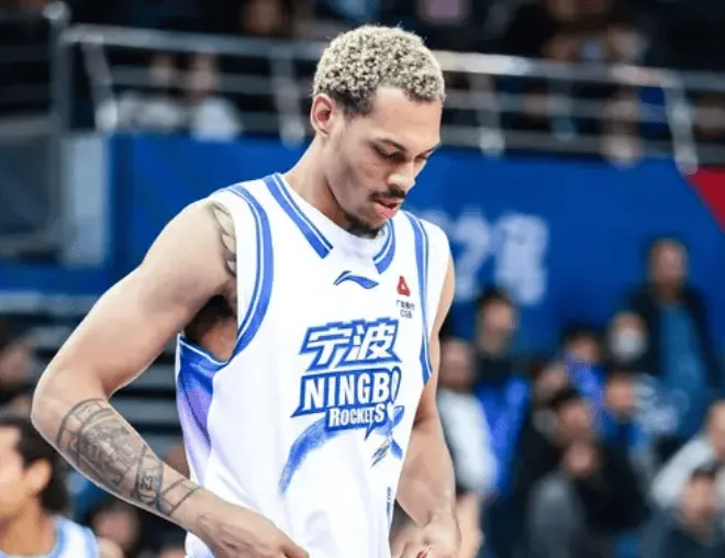 世界杯官网app下载-贝兹利全场出战55秒，正向数据全部挂零、正负值-9